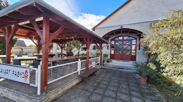 Eladó üzlethelyiség, Sárosdon 175 M Ft / költözzbe.hu