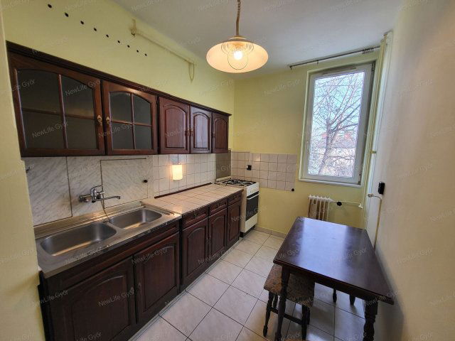 Eladó téglalakás, Győrött 49.9 M Ft, 2 szobás