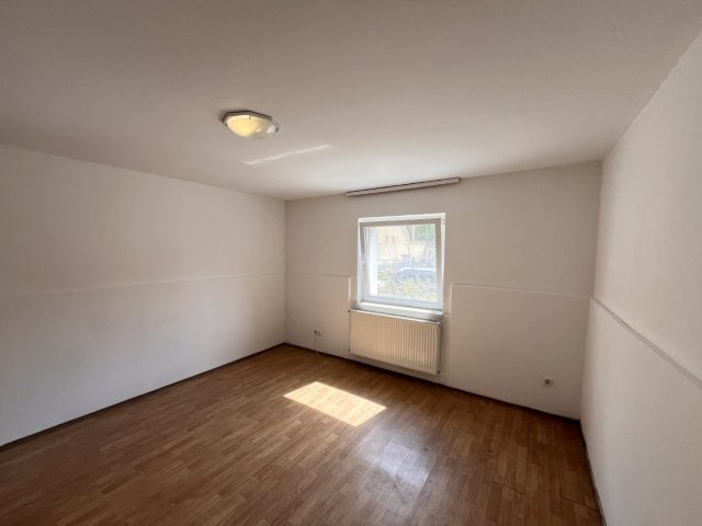 Eladó családi ház, Kaposváron 27.9 M Ft, 2 szobás