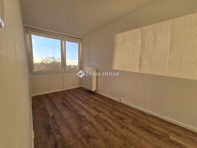 Eladó panellakás, Pécsett 39.9 M Ft, 2 szobás