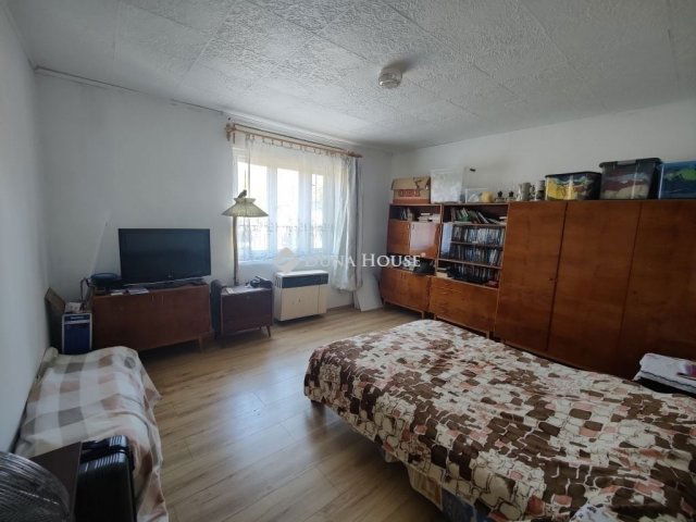 Eladó családi ház, Úrin 49 M Ft, 3 szobás