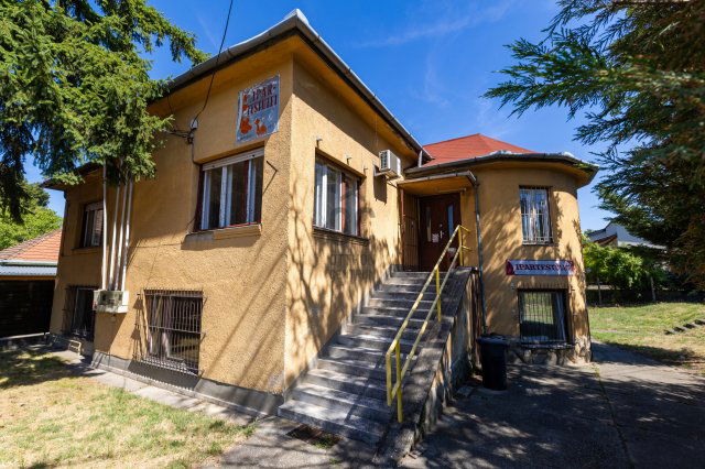 Eladó családi ház, Dunakeszin 105.99 M Ft, 5 szobás