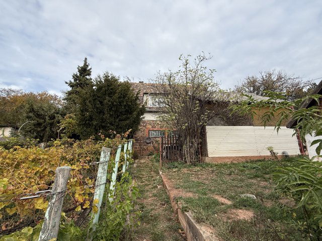 Eladó nyaraló, Felsőörsön 64.9 M Ft, 2 szobás