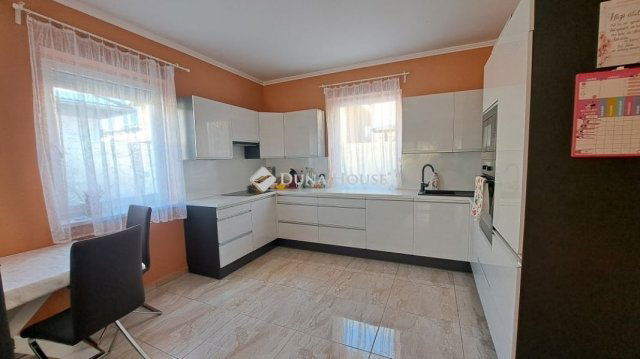 Eladó ikerház, Gyömrőn 124.9 M Ft, 5 szobás