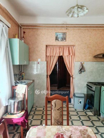 Eladó családi ház, Sárándon 32 M Ft, 2 szobás