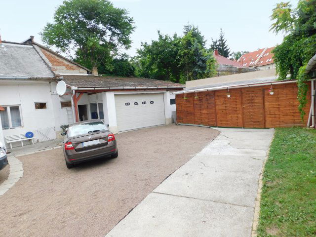 Eladó családi ház, Egerben 185 M Ft, 8 szobás