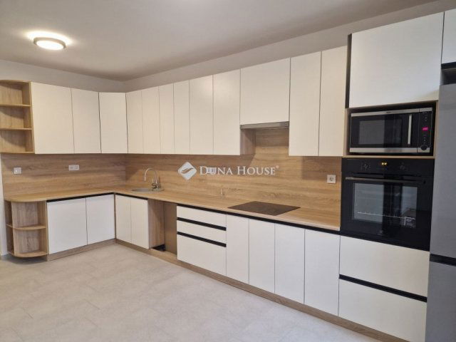 Eladó panellakás, Debrecenben 73.5 M Ft, 3 szobás