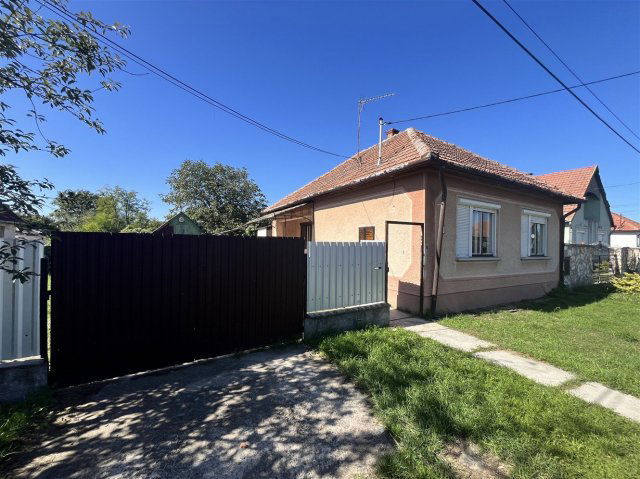 Eladó családi ház, Sarkadon 9.3 M Ft, 2 szobás