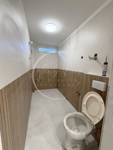 Eladó panellakás, Pécsett 56.5 M Ft, 2 szobás