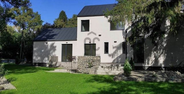 Eladó családi ház, Szentendrén 309 M Ft, 5 szobás