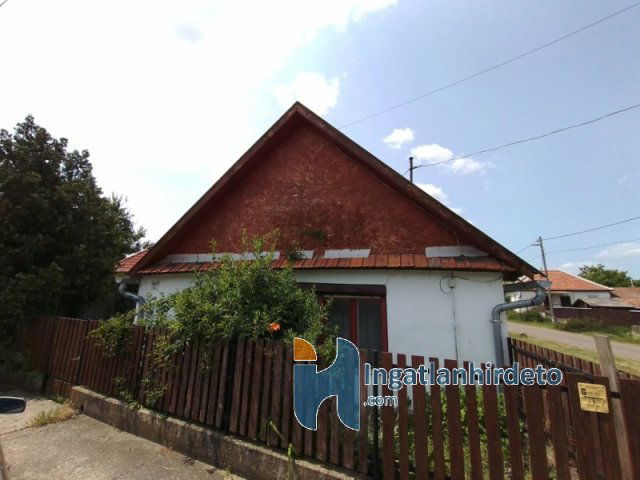 Eladó családi ház, Jászárokszálláson 7.9 M Ft, 2 szobás