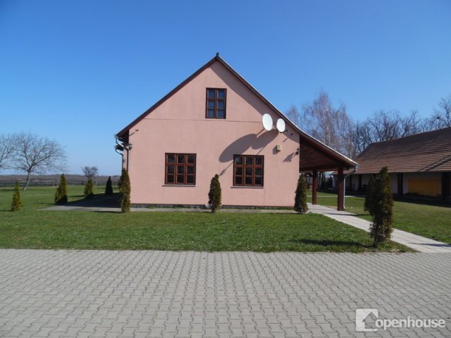 Eladó hotel, Csatkán 360 M Ft, 8 szobás / költözzbe.hu