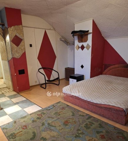 Eladó téglalakás, Dunaújvárosban 23 M Ft, 1 szobás