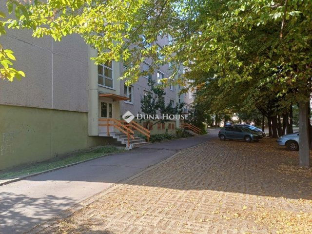 Eladó panellakás, Miskolcon 39.9 M Ft, 3 szobás