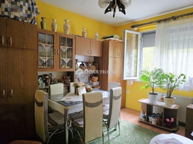 Eladó panellakás, Pécsett 47.9 M Ft, 2 szobás