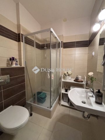 Eladó téglalakás, Budapesten, VIII. kerületben 74 M Ft, 1 szobás