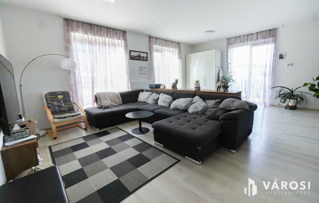 Eladó ikerház, Pilisvörösváron 250 M Ft, 4+5 szobás