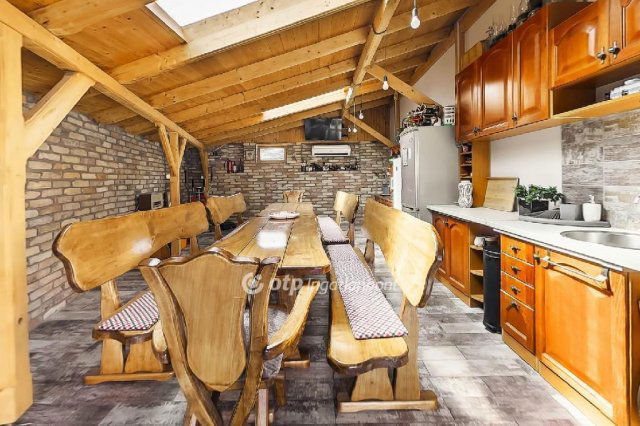 Eladó családi ház, Nagykőrösön 125 M Ft, 7 szobás