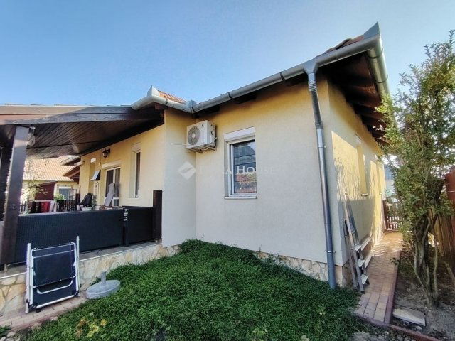 Eladó családi ház, Szigetszentmiklóson 149 M Ft, 5 szobás