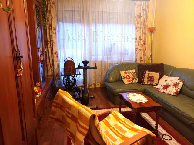 Eladó panellakás, Móron 46.9 M Ft, 3 szobás