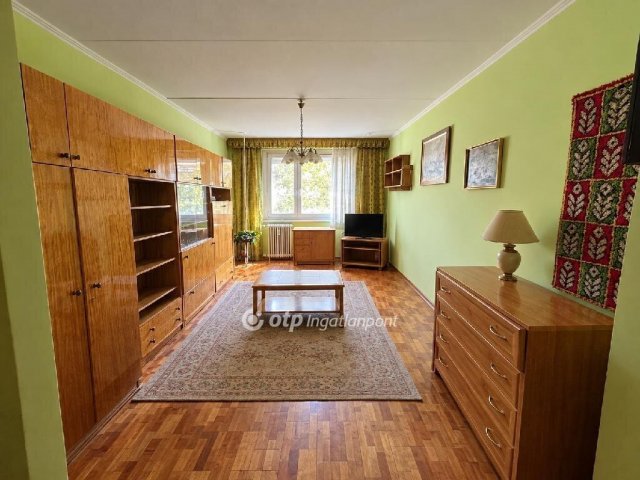 Eladó panellakás, Győrött 47.5 M Ft, 2+1 szobás