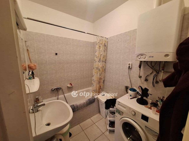 Eladó téglalakás, Lajosmizsén 32 M Ft, 1 szobás