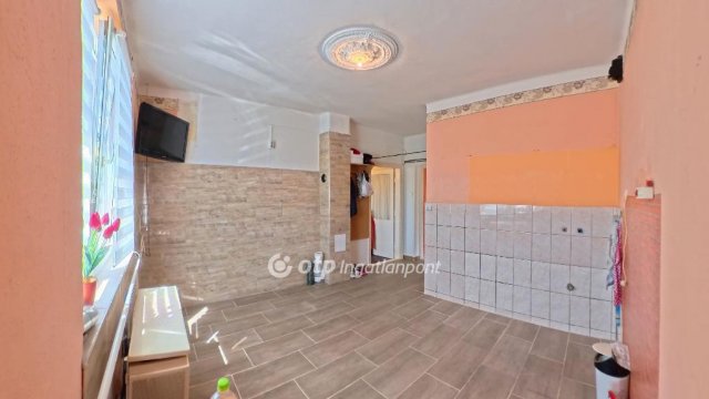 Eladó családi ház, Szomolyán 29.9 M Ft, 2 szobás