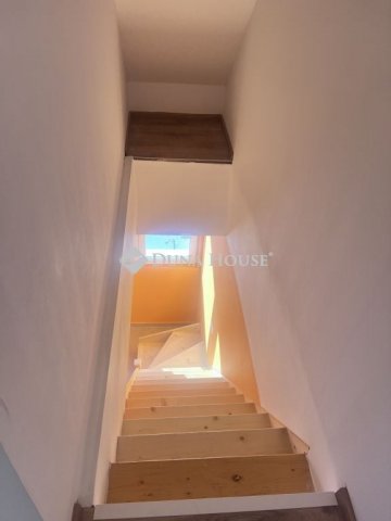 Eladó sorház, Dunakeszin, Fő úton 60.25 M Ft, 3 szobás