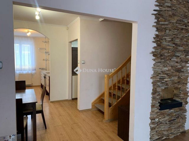 Eladó téglalakás, Székesfehérvárott 99.6 M Ft, 3 szobás