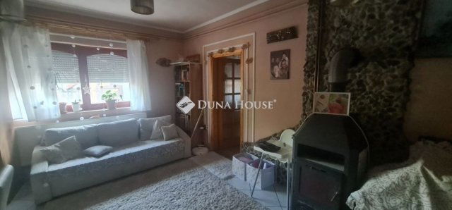 Eladó családi ház, Vecsésen 115.9 M Ft, 4 szobás