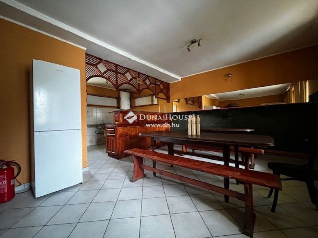 Eladó üzlethelyiség, Szentlászlón 75 M Ft