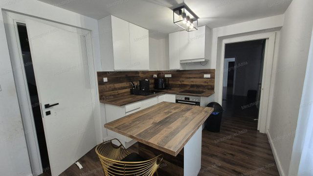 Eladó családi ház, Fertőszentmiklóson 78.9 M Ft, 5 szobás