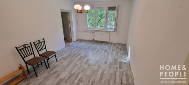 Eladó téglalakás, Szegeden 52.99 M Ft, 1+2 szobás