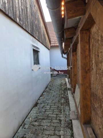 Eladó családi ház, Leányfaluban 159.9 M Ft, 3 szobás