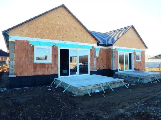 Eladó ikerház, Csörögön 94.9 M Ft, 4 szobás