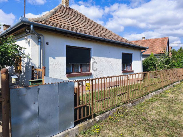 Eladó családi ház, Gyöngyösorosziban 20.99 M Ft, 3 szobás