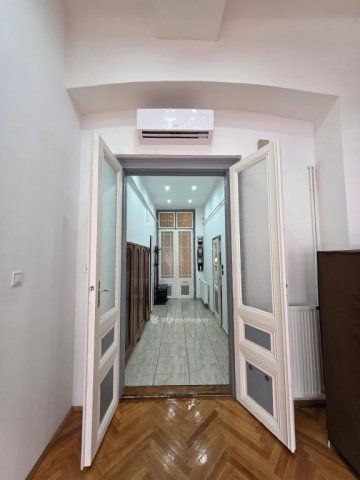 Eladó téglalakás, Budapesten, VI. kerületben 84.9 M Ft, 2 szobás