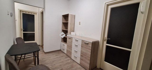 Kiadó téglalakás, albérlet, Kecskeméten 320 E Ft / hó
