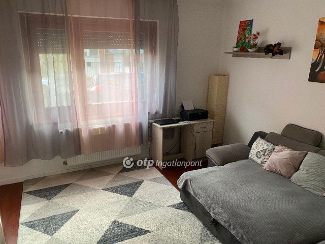 Eladó téglalakás, Kisújszálláson 39 M Ft, 2+1 szobás