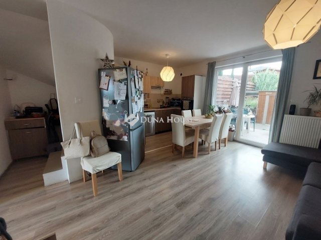 Eladó sorház, Pécelen 89.9 M Ft, 1+4 szobás