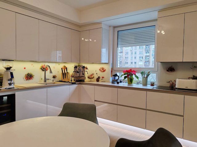 Eladó téglalakás, Budapesten, XXI. kerületben, Szent Imre téren