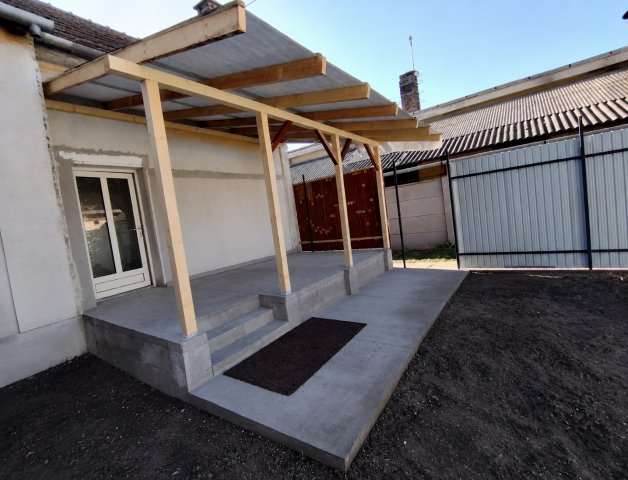 Eladó családi ház, Makón, Návay Lajos téren 35 M Ft, 2 szobás