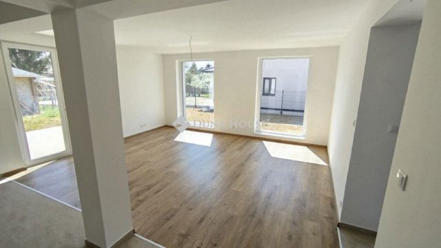 Eladó családi ház, Székesfehérvárott 144.9 M Ft, 5 szobás