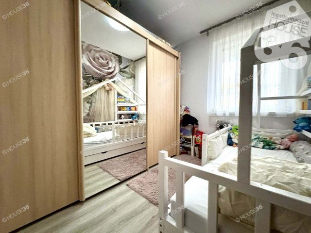 Eladó téglalakás, Kecskeméten 105 M Ft, 4 szobás