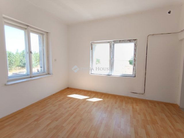 Eladó családi ház, Újszászon 16.9 M Ft, 3 szobás