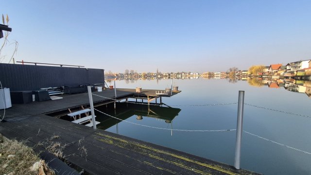 Eladó nyaraló, Szigetszentmiklóson, Holdfény utcában 109.9 M Ft