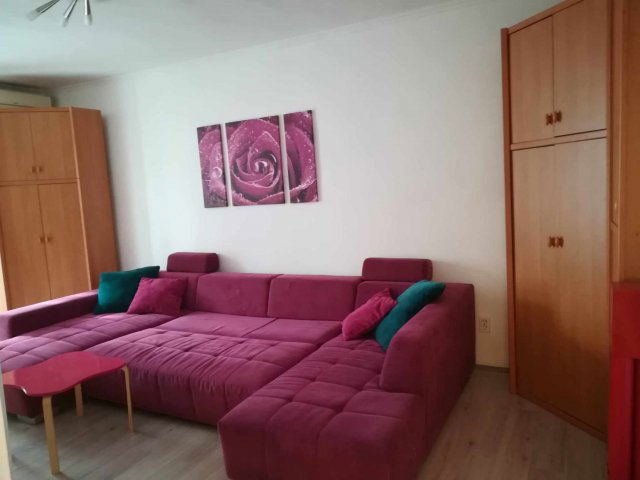 Kiadó téglalakás, albérlet, Pécsett, Nagy Lajos király útján