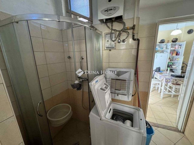 Eladó téglalakás, Pécsett 65 M Ft, 3 szobás