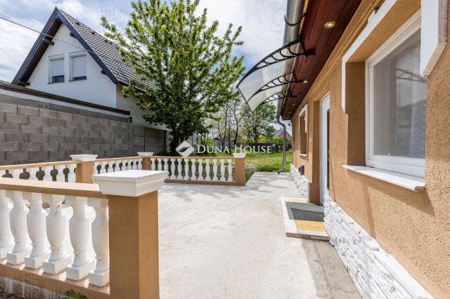 Eladó családi ház, Fóton, Deák Ferenc utcában 42 M Ft