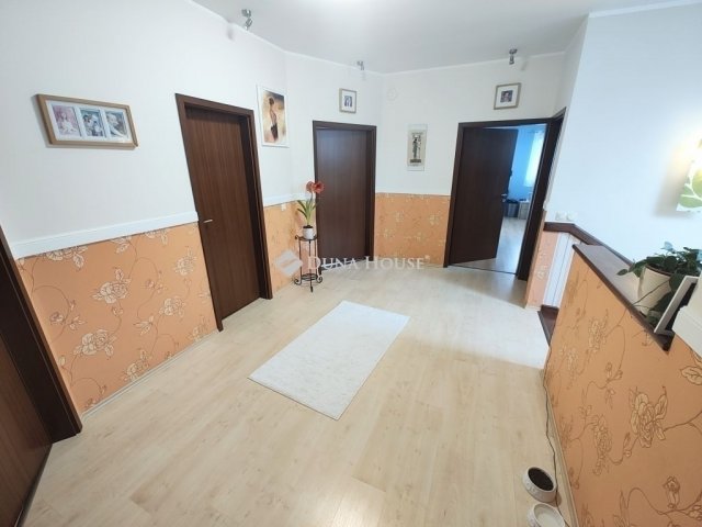 Eladó családi ház, Szegeden 214.9 M Ft, 5 szobás